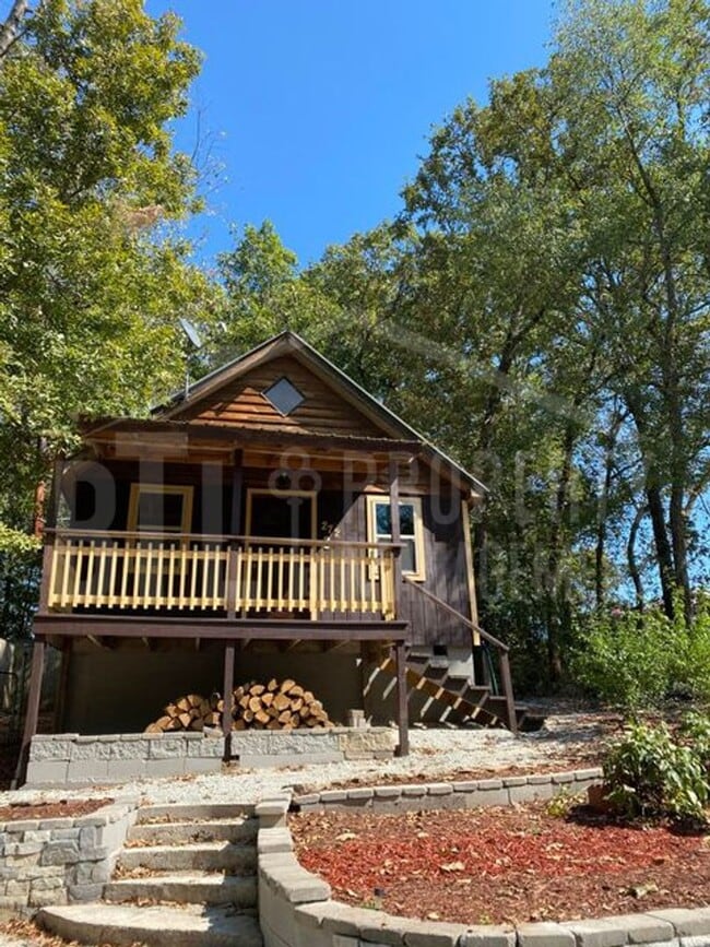 Building Photo - 272 Woodward Dr