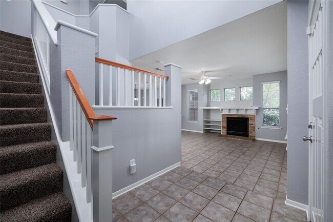 Building Photo - 105 Woodlily Pl