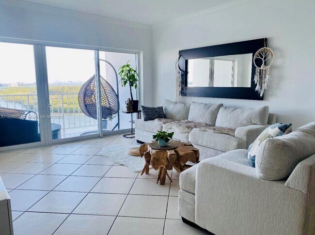 Foto del edificio - 500 Bayview Dr