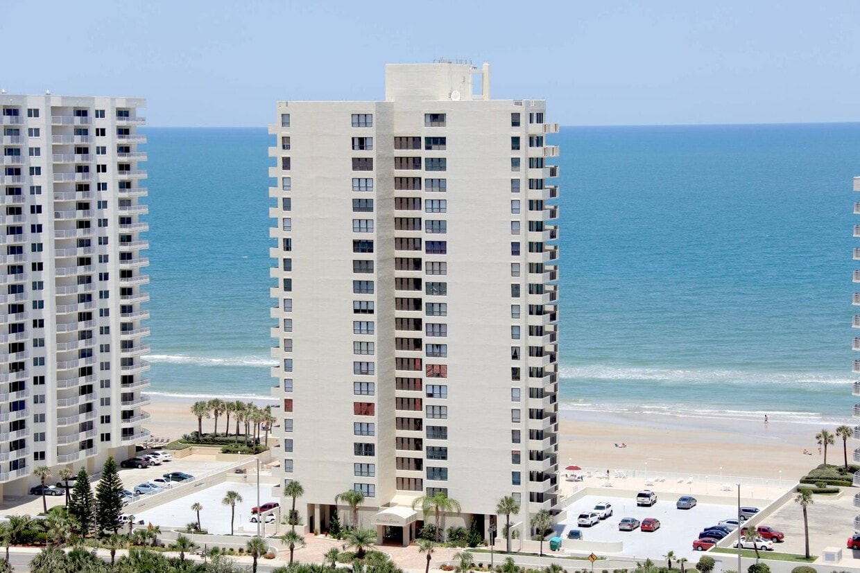 Spacious Oceanfront Condo - Spacious Oceanfront Condo