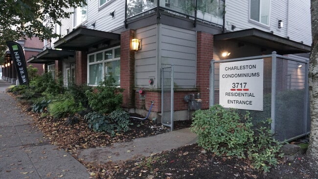 Building Photo - 3717 California Ave SW