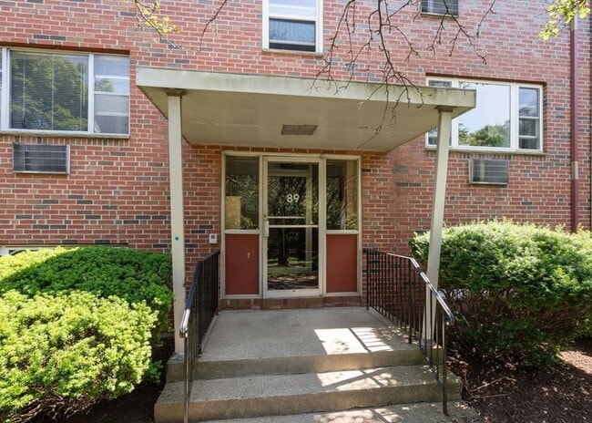Building Photo - 89 Walnut St