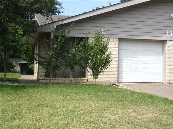 Foto del edificio - 2 br, 1.5 bath Duplex - 1712 Trinity Pl B