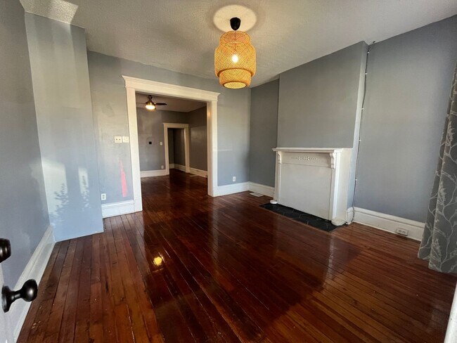 Foto del edificio - 1247-1249 E Long St
