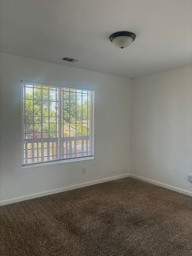 Foto del edificio - 3744-3746 19th Avenue