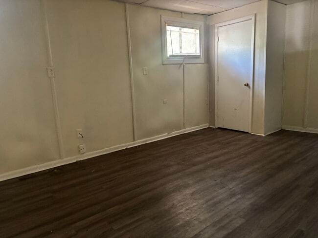 Building Photo - 318 Queen Marie Ln