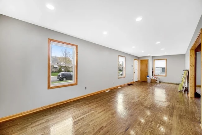 Living room - 6806 Ridgeland Ave