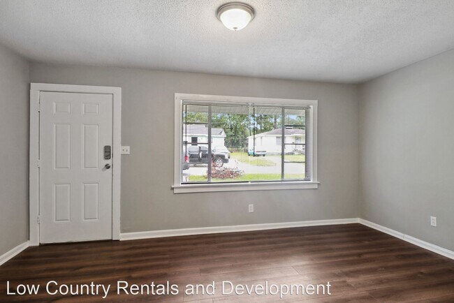 Building Photo - 3 br, 1 bath House - 1317 East 57th Street