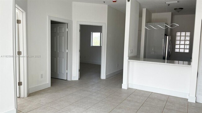 Foto del edificio - 695 SW 11th St