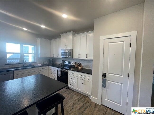 Building Photo - 1220 Diamondhead Dr