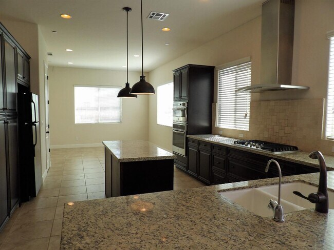 Building Photo - 6735 W Alluvial Ave