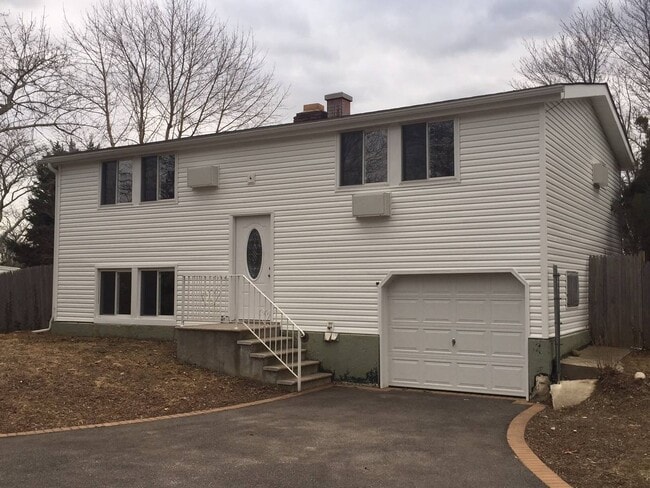 Building Photo - 68 University Heights Dr