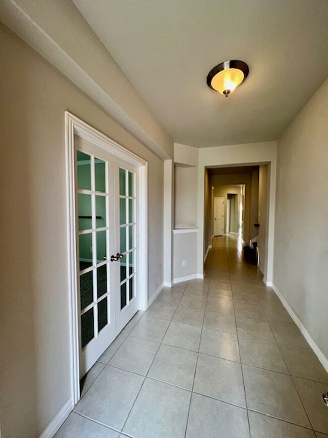 Building Photo - Park at Blackhawk / 5 bedrooms, 2.5 bathro...