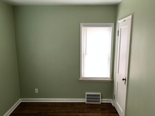 Front Bedroom - 601 E Webster St