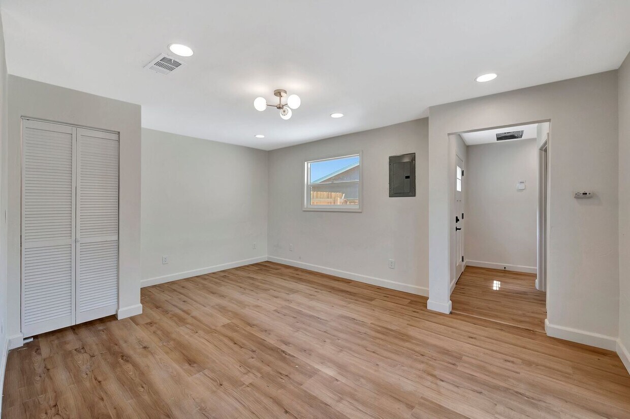 Primary Photo - 2 bedrooms 1.5 baths home in San Diego FOR...