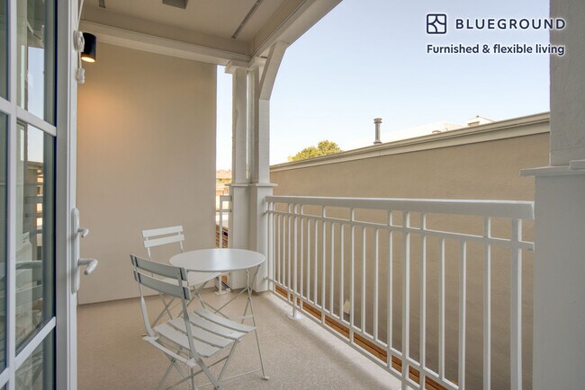 Foto del edificio - 920 Bayswater Ave