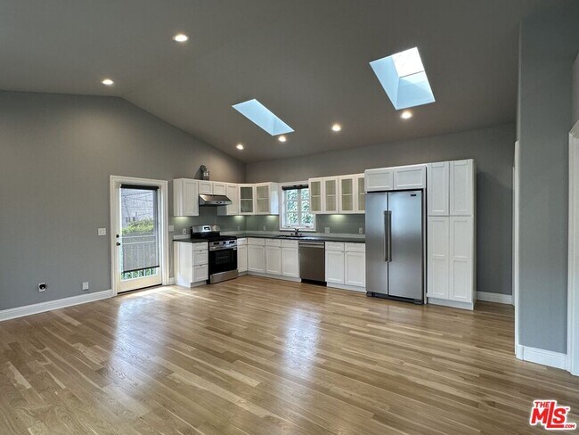 Foto del edificio - 6339 W 6th St