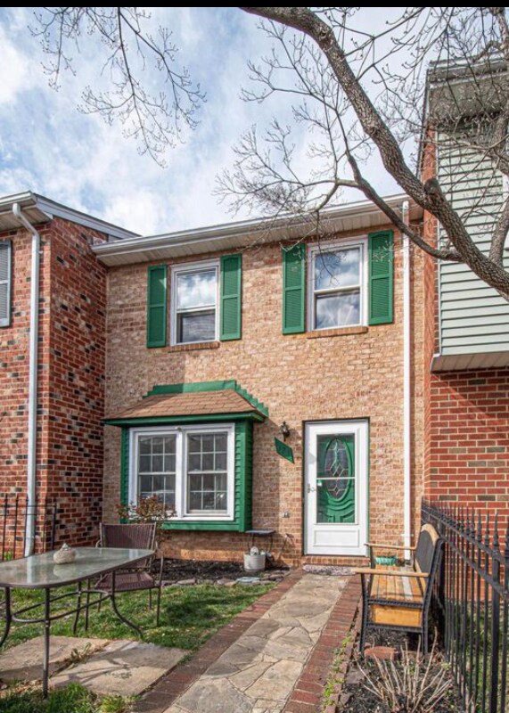 121 Elsia Dr, Front Royal, VA 22630 Townhome Rentals in Front Royal VA