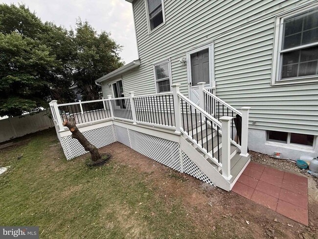 Building Photo - 6 Anthony Ln