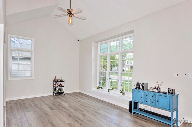Building Photo - 1229 Thorndale Ln