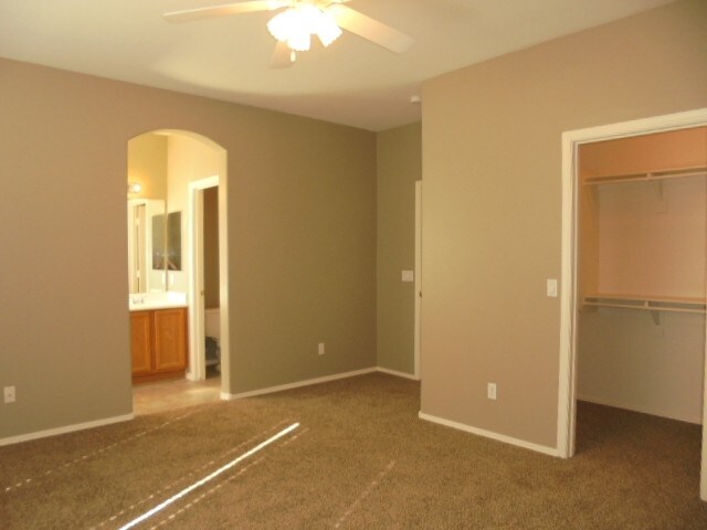 Foto del edificio - 12725 W Cheery Lynn Rd