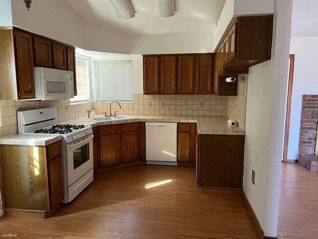 Building Photo - 3 br, 2 bath House - 2252 Teakwood Way