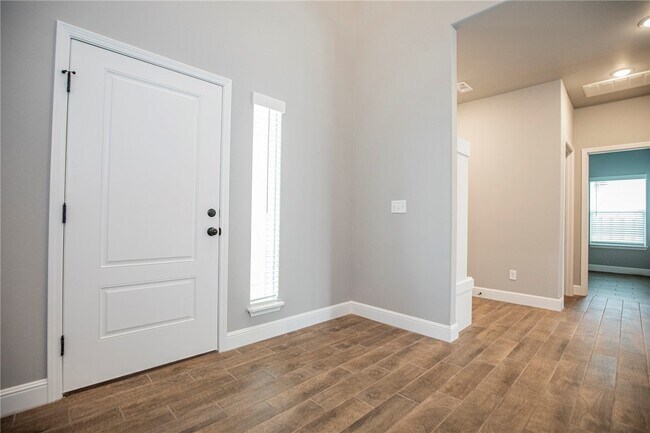 Building Photo - 2010 Periwinkle Pl