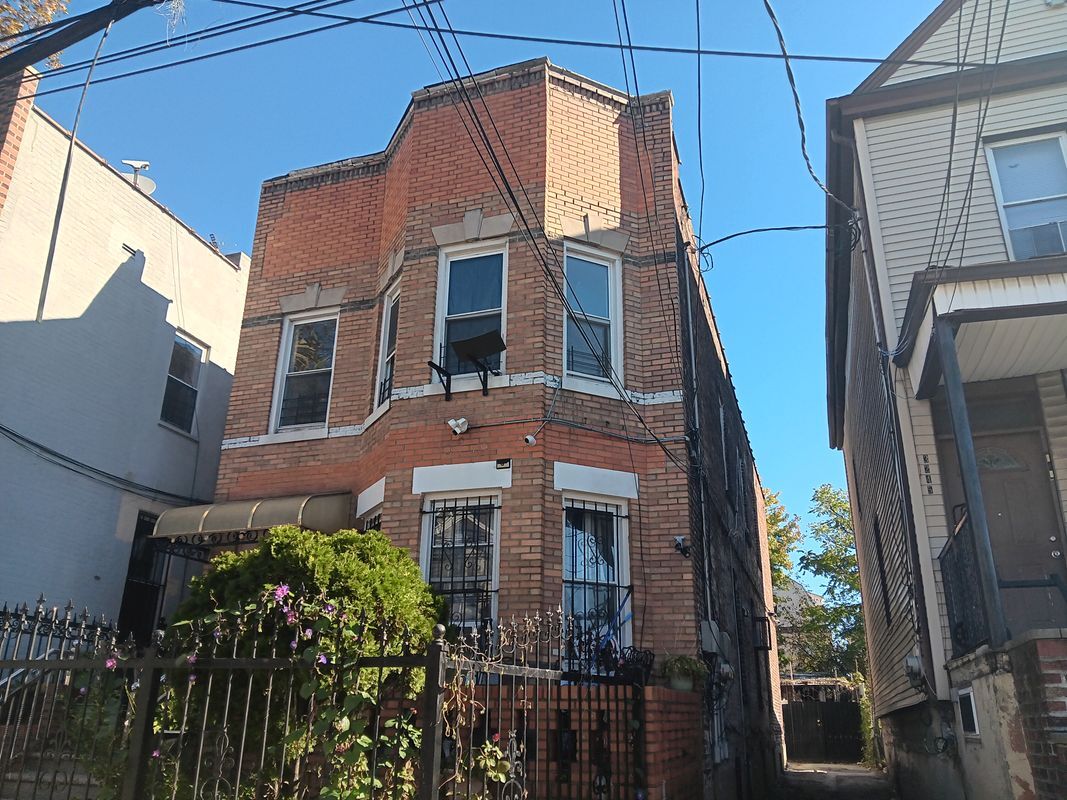 Primary Photo - 32-43 107th Street