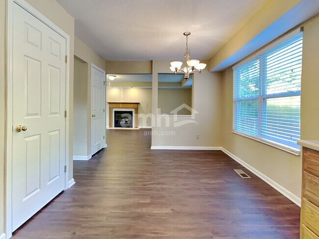 Foto del edificio - 15 Churchill Manor Ct