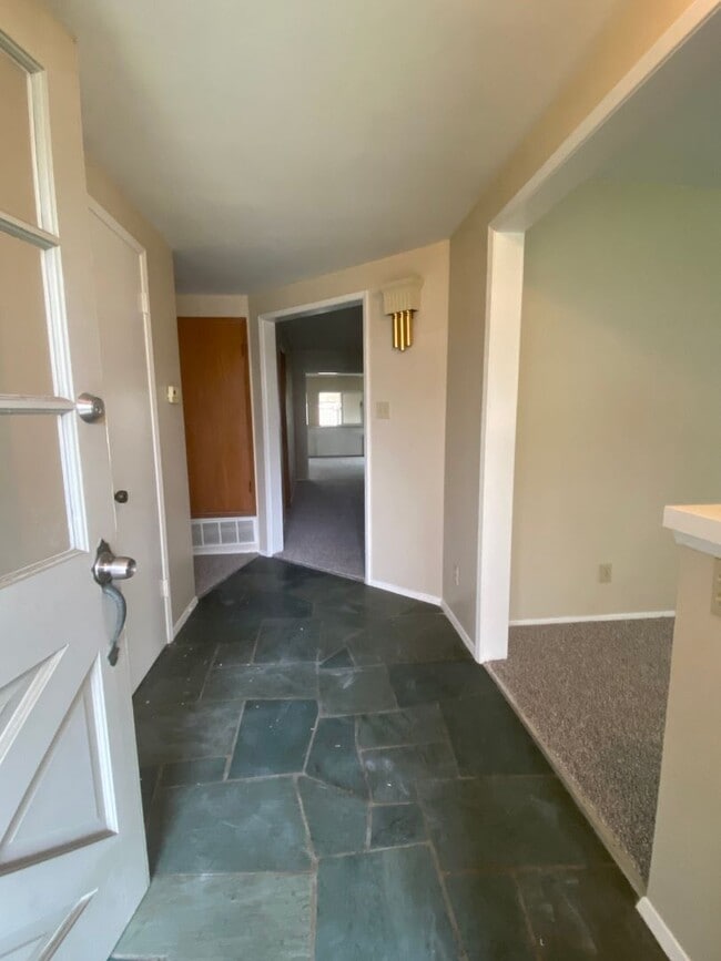 Building Photo - Pool Home in Orange for Lease