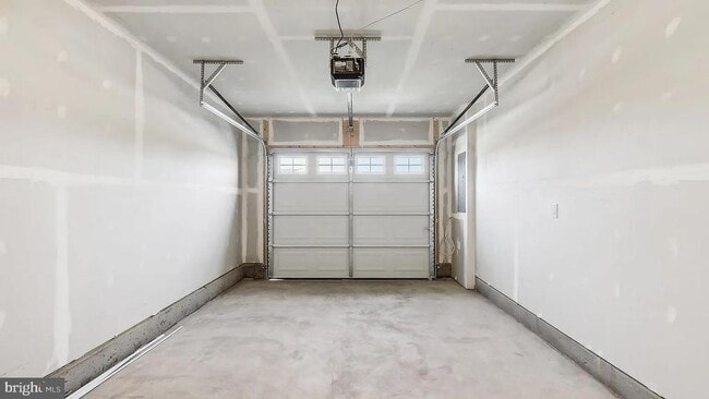 Building Photo - 143 Willett Holw St