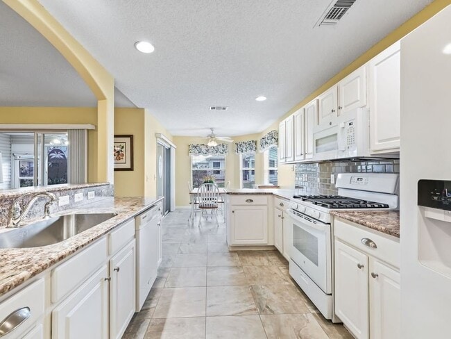 Foto del edificio - 32937 Enchanted Oaks Ln