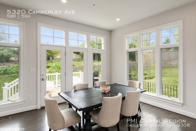 Foto del edificio - New Custom Built Home on Corner Lot