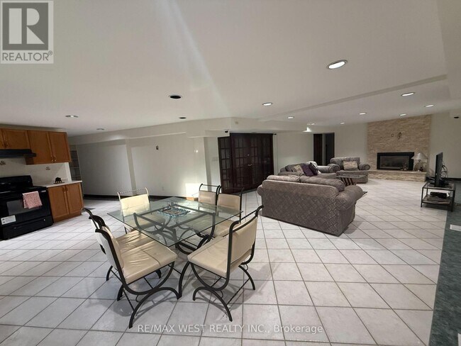 Photo du bâtiment - 90 Stephanie Blvd