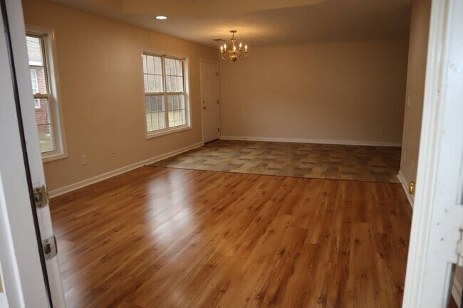 Building Photo - Harris County - 2 bedroom 2 bath with garage