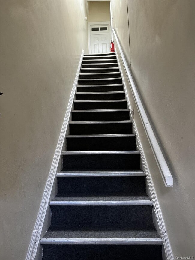 Foto del edificio - 117 Plandome Rd