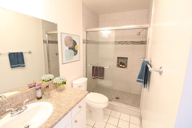 Interior Photo - 9622 Lucerne Ave