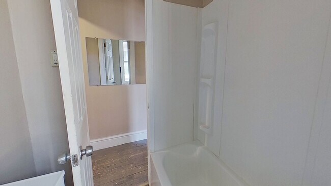 Foto del edificio - Second-Floor Apartment Accepting Housing Vouchers