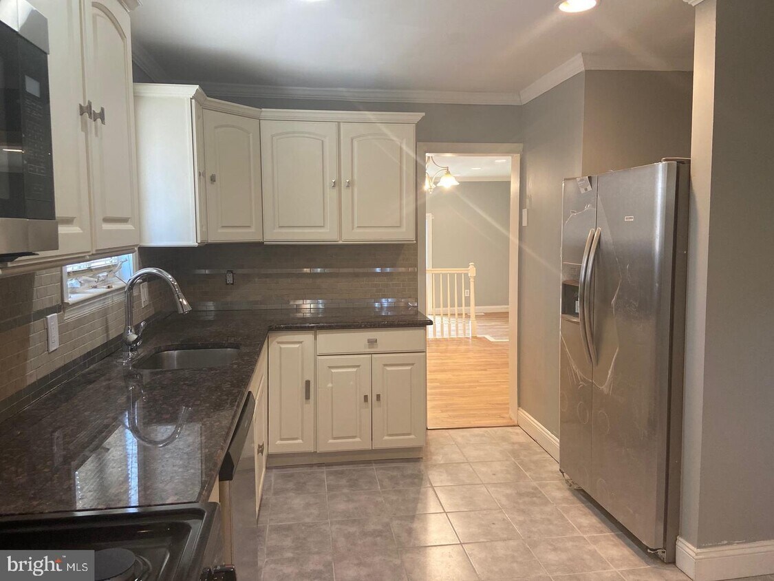 Foto principal - 715 W 2nd St