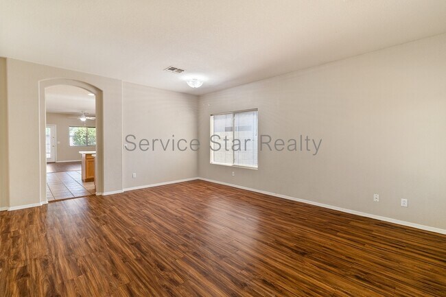 Foto del edificio - 3853 N 141st Dr