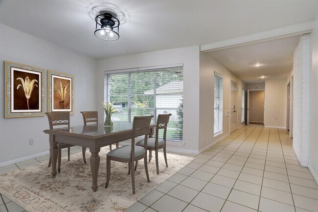 Building Photo - 1423 San Sebastian Ln