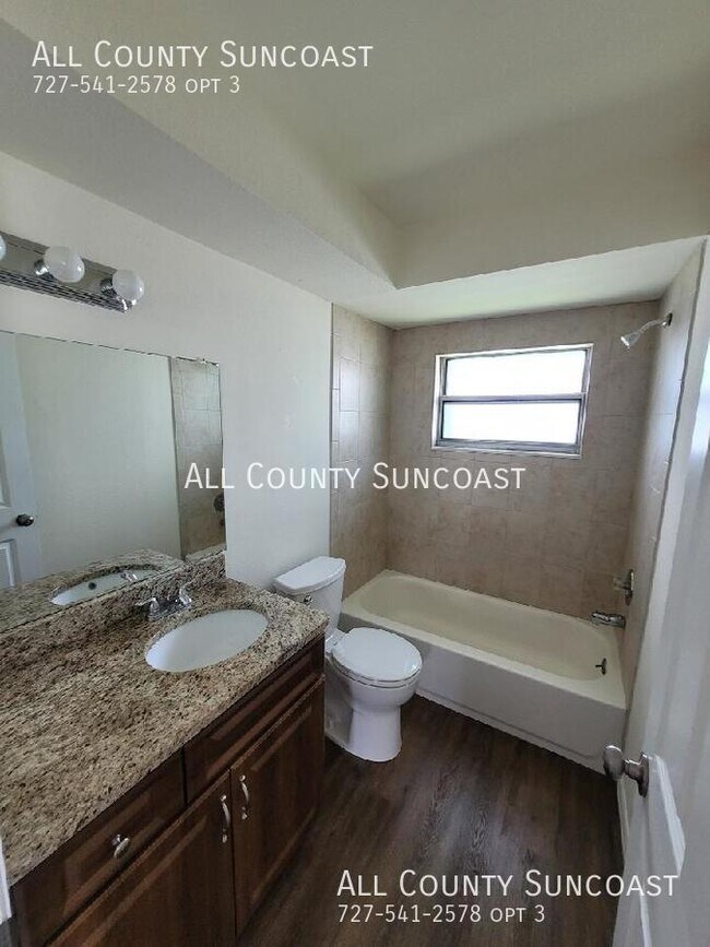 Foto del edificio - Lauren Manor condo for rent- many upgrades!