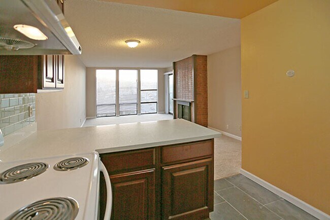 Building Photo - 102 Locksley Ave