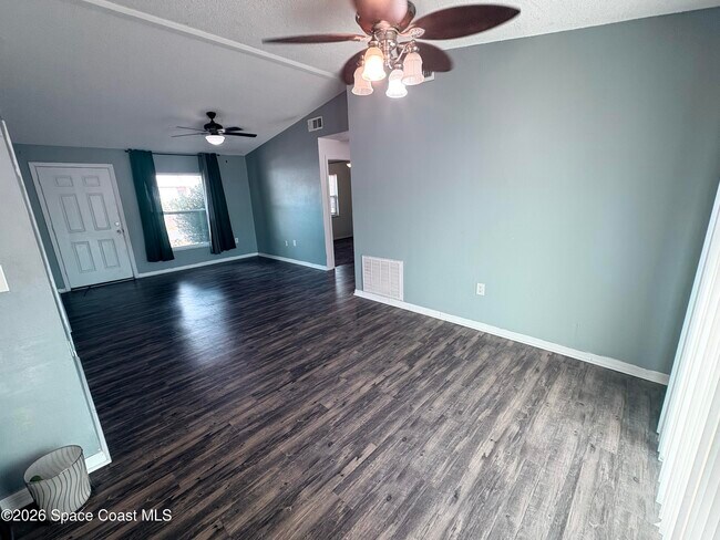 Foto del edificio - 830 Hartley Ave SW