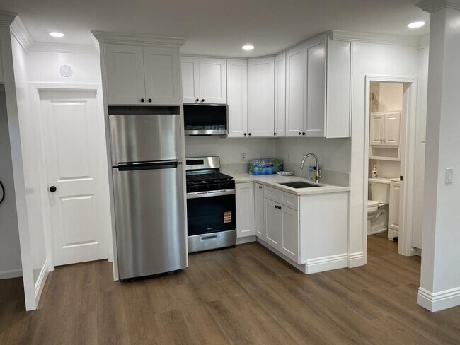 Foto del edificio - 7217 Eckstrom Ave