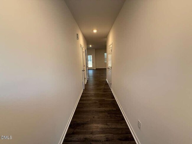 Building Photo - 417 Belgian Red Wy