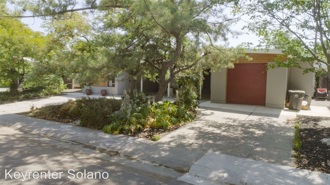 Building Photo - 4 br, 3.5 bath House - 625 Elwood Drive
