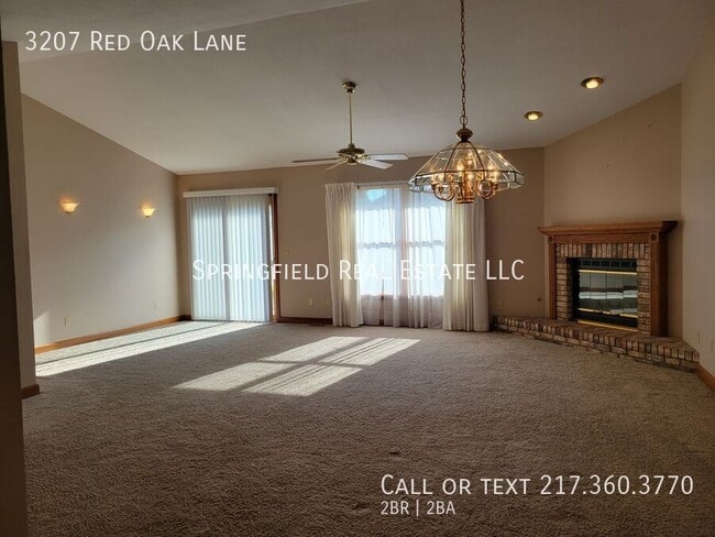 Foto del edificio - 3207 Red Oak Ln