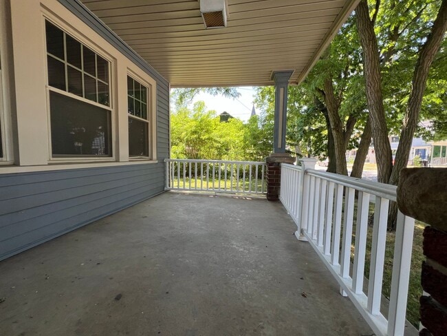 Building Photo - 1441 W 58th St