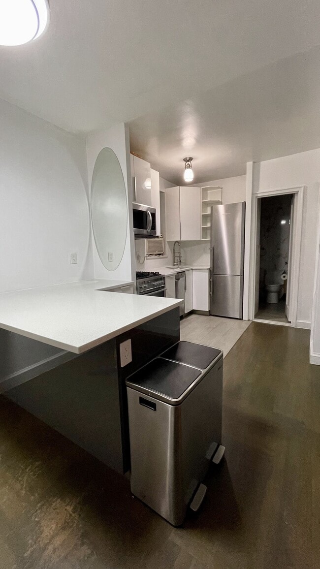 kitchen - 208 E 28th St